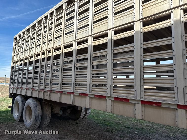 image for item EQ4697 2000 Wilson livestock trailer