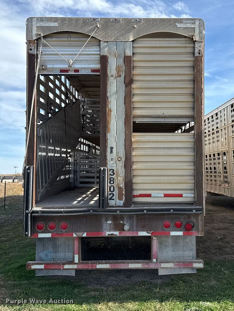 image for item EQ4697 2000 Wilson livestock trailer