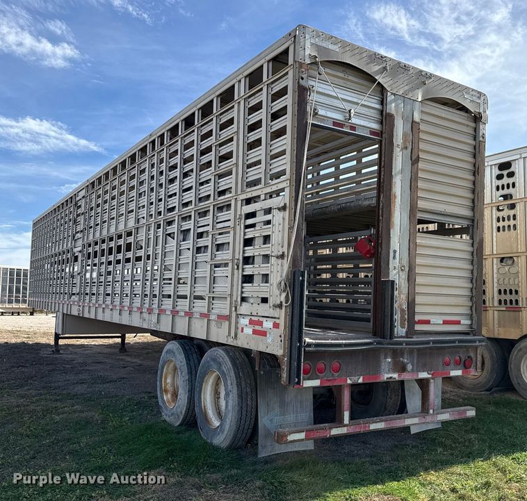 image for item EQ4697 2000 Wilson livestock trailer