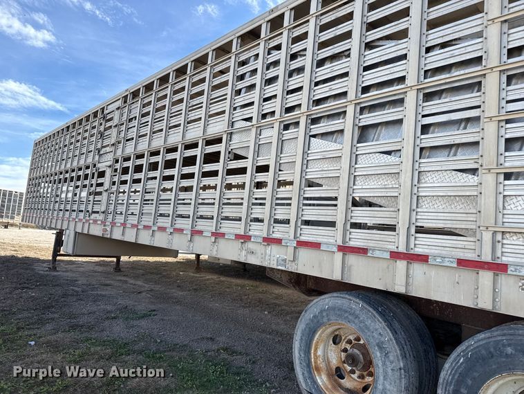 image for item EQ4697 2000 Wilson livestock trailer