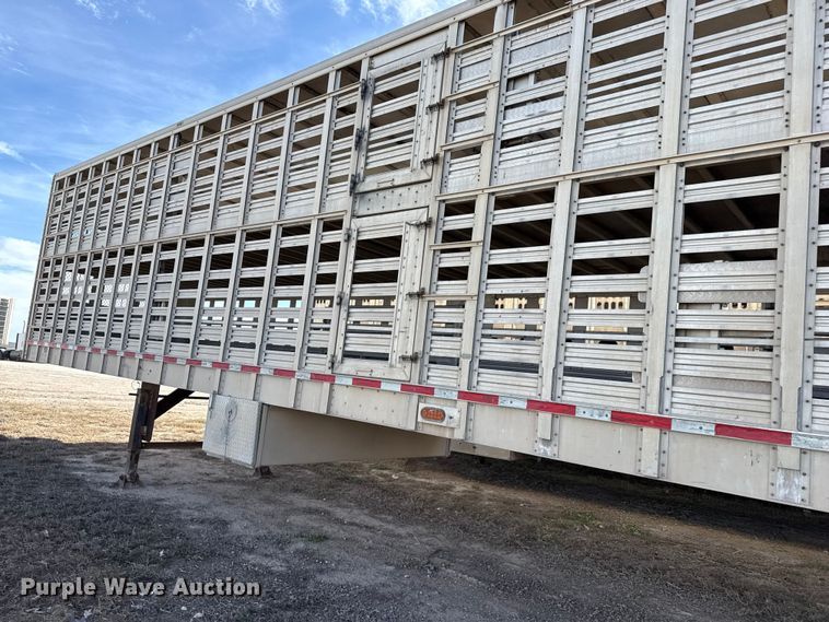 image for item EQ4697 2000 Wilson livestock trailer