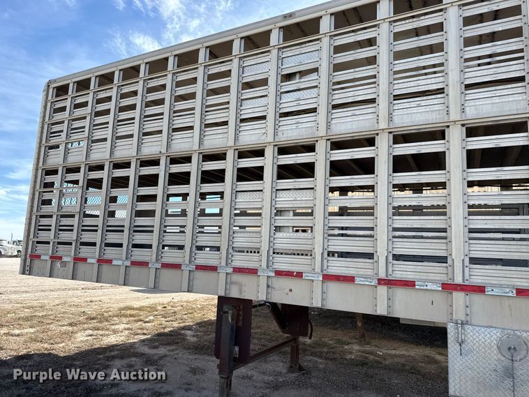 image for item EQ4697 2000 Wilson livestock trailer