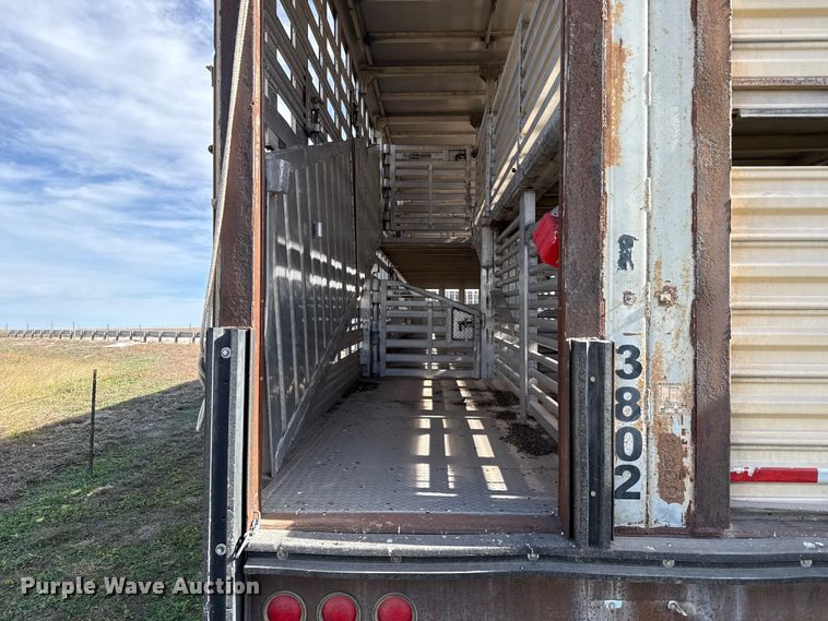 image for item EQ4697 2000 Wilson livestock trailer