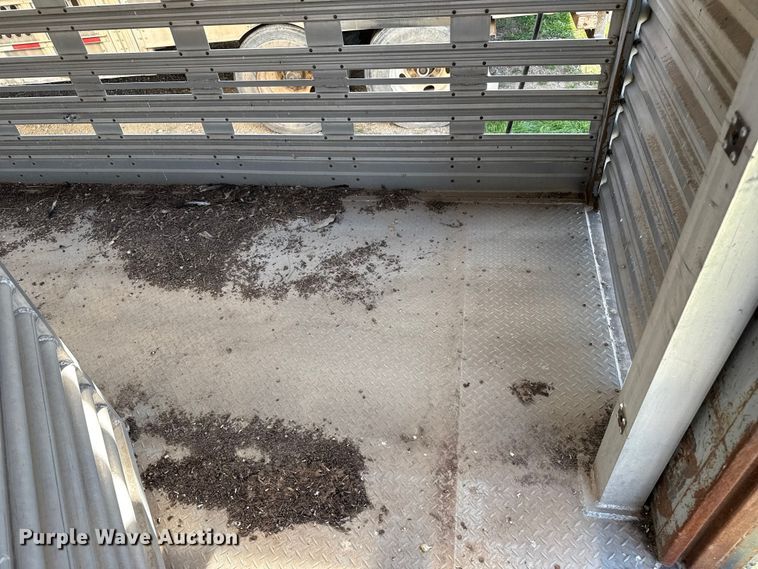 image for item EQ4697 2000 Wilson livestock trailer