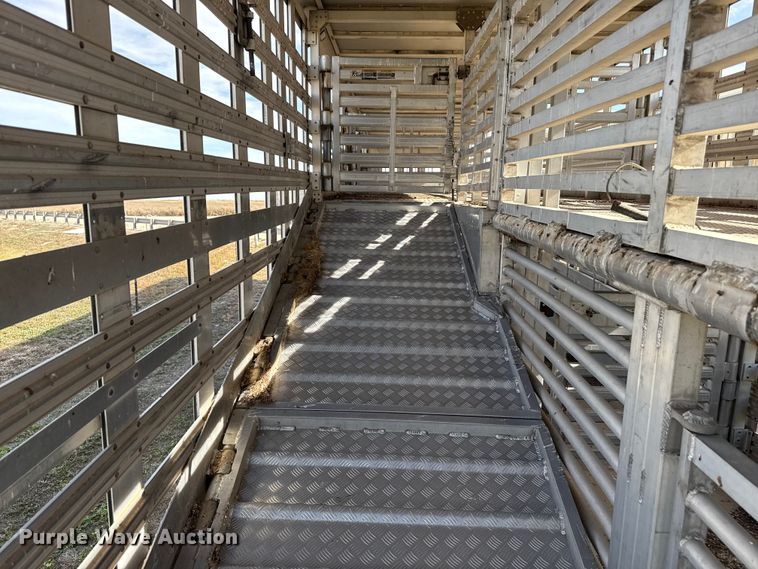 image for item EQ4697 2000 Wilson livestock trailer