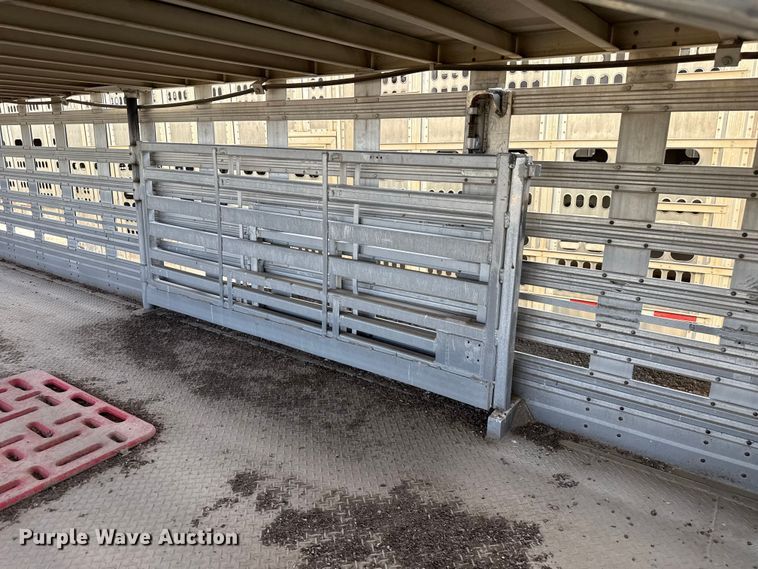 image for item EQ4697 2000 Wilson livestock trailer