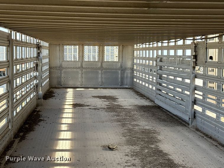 image for item EQ4697 2000 Wilson livestock trailer