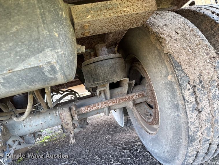 image for item EQ4697 2000 Wilson livestock trailer