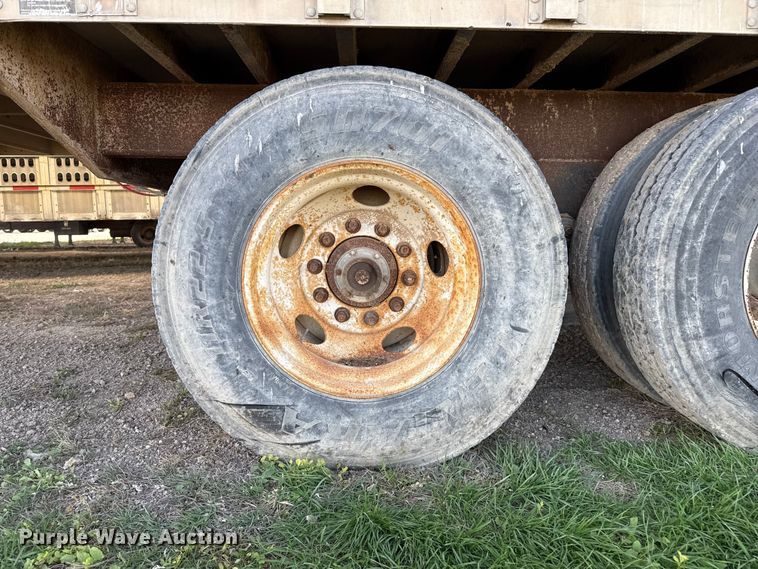 image for item EQ4697 2000 Wilson livestock trailer