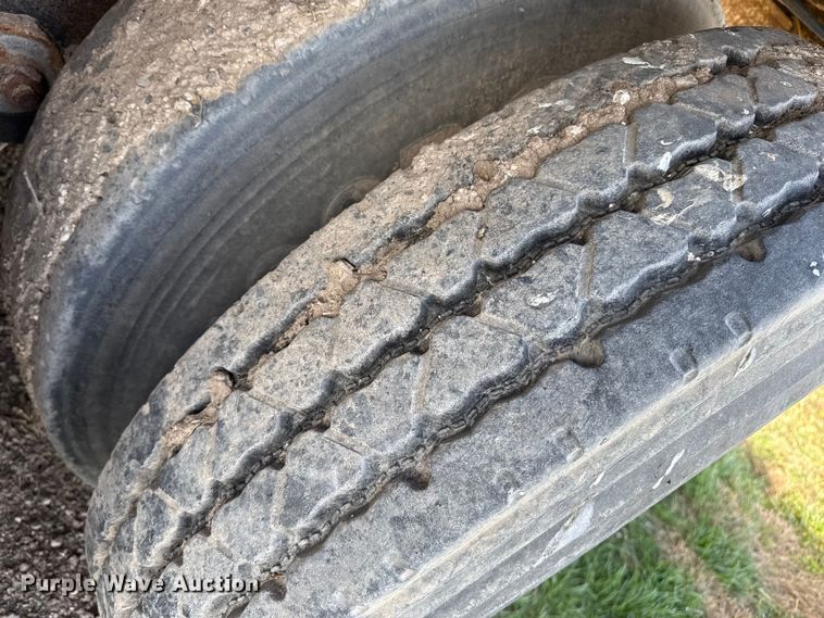 image for item EQ4697 2000 Wilson livestock trailer