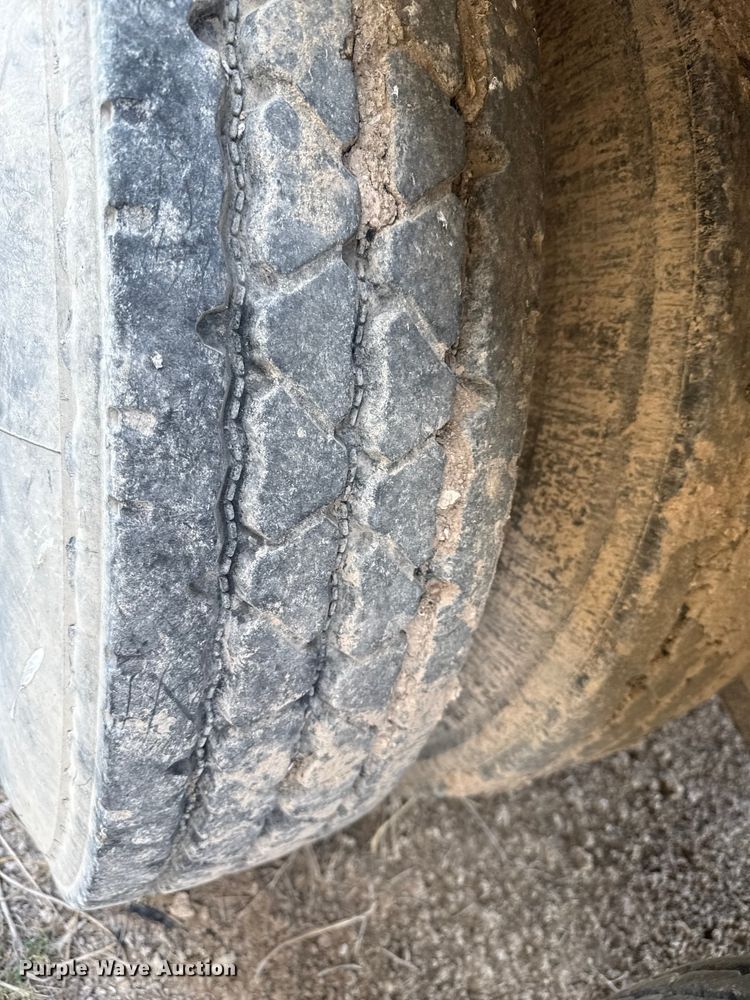 image for item EQ4697 2000 Wilson livestock trailer