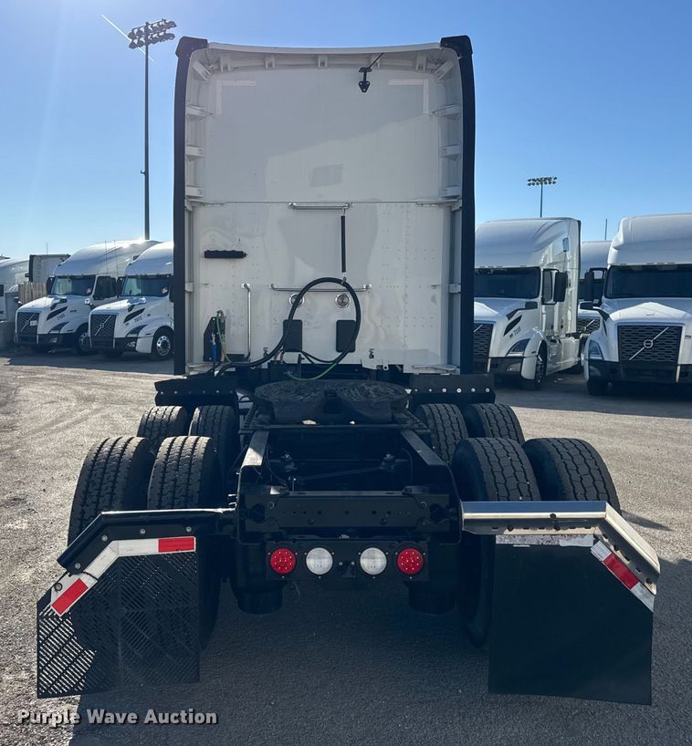 image for item ER0204 2020 Kenworth T680 semi truck