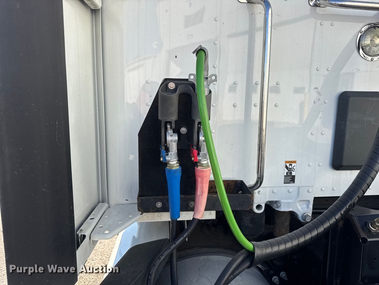 image for item ER0204 2020 Kenworth T680 semi truck