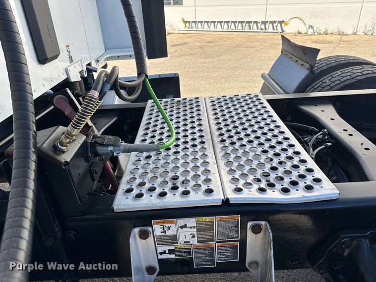 image for item ER0204 2020 Kenworth T680 semi truck