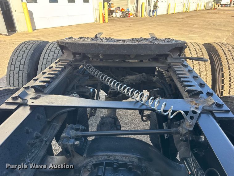 image for item ER0204 2020 Kenworth T680 semi truck