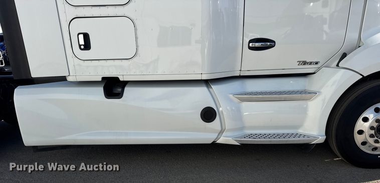 image for item ER0204 2020 Kenworth T680 semi truck