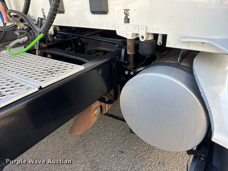 image for item ER0204 2020 Kenworth T680 semi truck