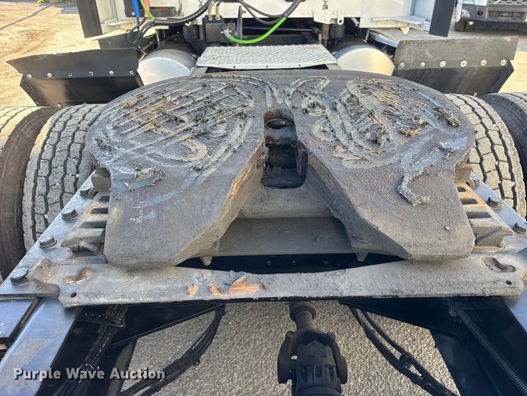 image for item ER0204 2020 Kenworth T680 semi truck