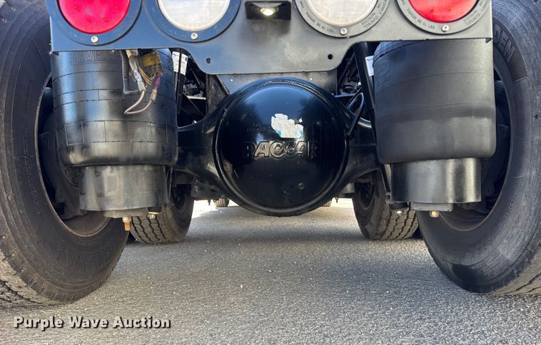 image for item ER0204 2020 Kenworth T680 semi truck