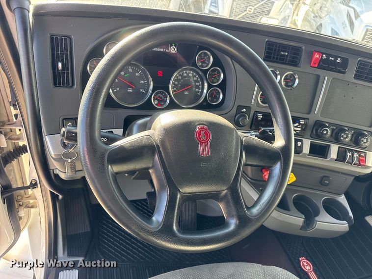 image for item ER0204 2020 Kenworth T680 semi truck