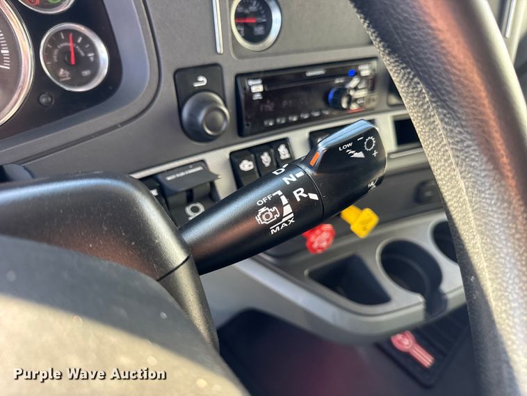 image for item ER0204 2020 Kenworth T680 semi truck