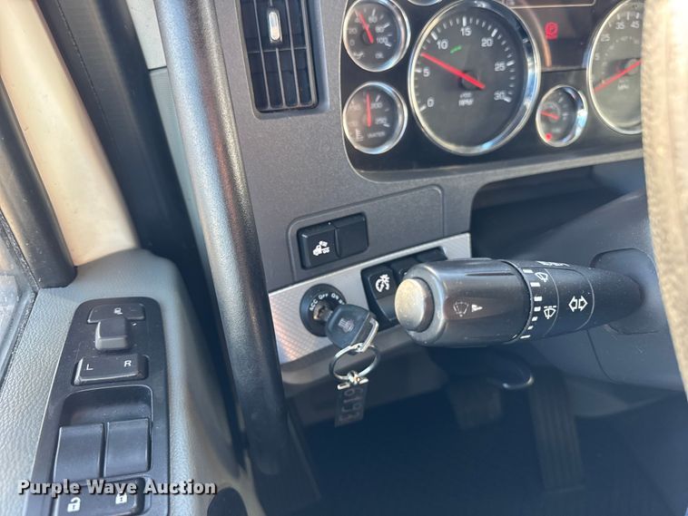 image for item ER0204 2020 Kenworth T680 semi truck