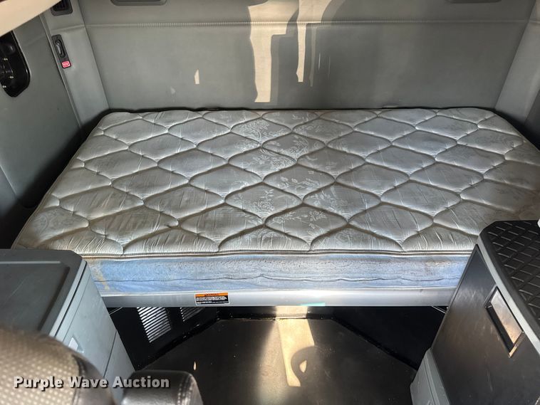 image for item ER0204 2020 Kenworth T680 semi truck