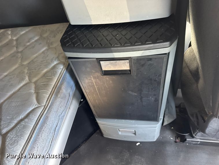 image for item ER0204 2020 Kenworth T680 semi truck