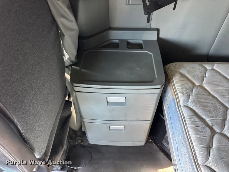 image for item ER0204 2020 Kenworth T680 semi truck