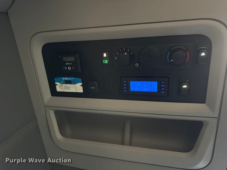 image for item ER0204 2020 Kenworth T680 semi truck