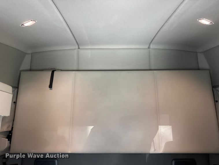 image for item ER0204 2020 Kenworth T680 semi truck