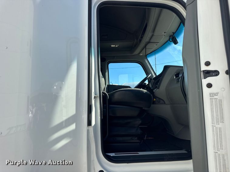 image for item ER0204 2020 Kenworth T680 semi truck