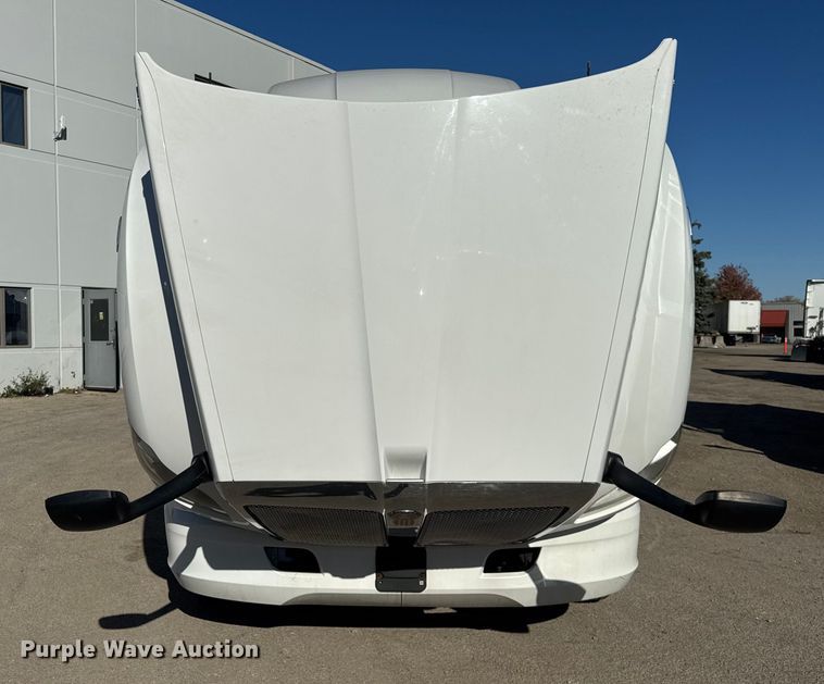 image for item ER0204 2020 Kenworth T680 semi truck