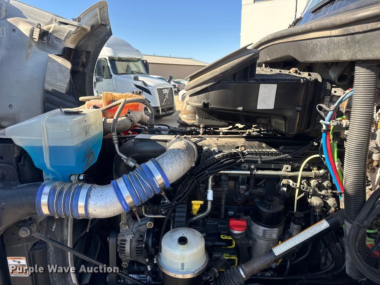 image for item ER0204 2020 Kenworth T680 semi truck