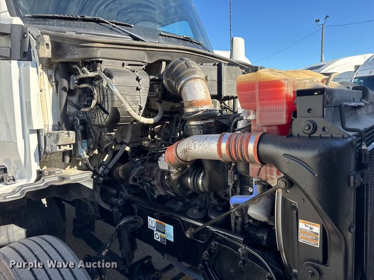 image for item ER0204 2020 Kenworth T680 semi truck