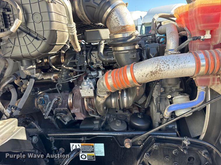 image for item ER0204 2020 Kenworth T680 semi truck