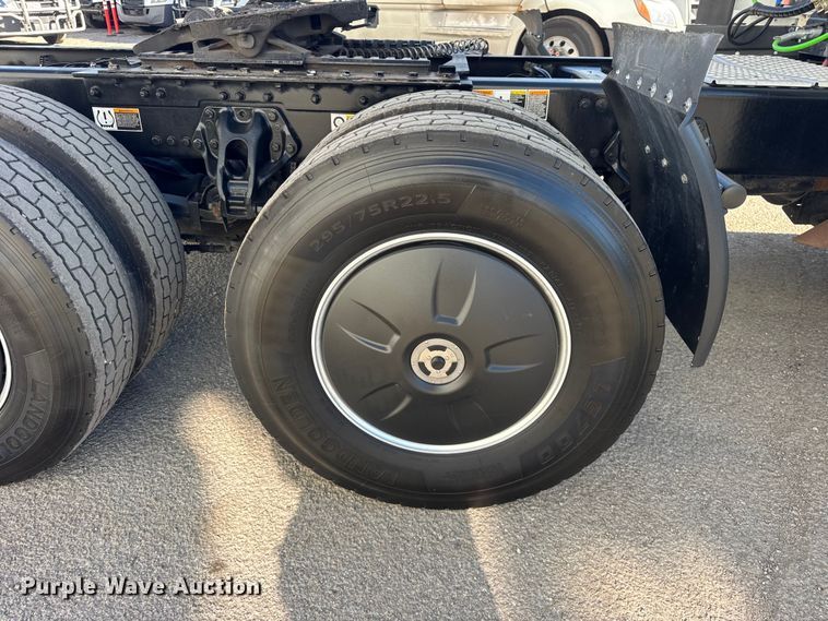 image for item ER0204 2020 Kenworth T680 semi truck