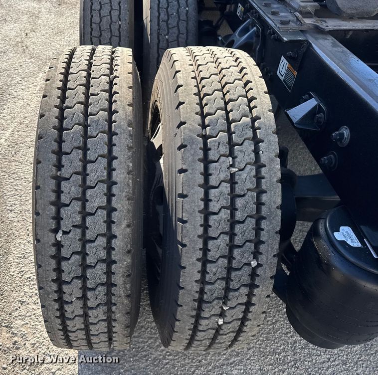 image for item ER0204 2020 Kenworth T680 semi truck