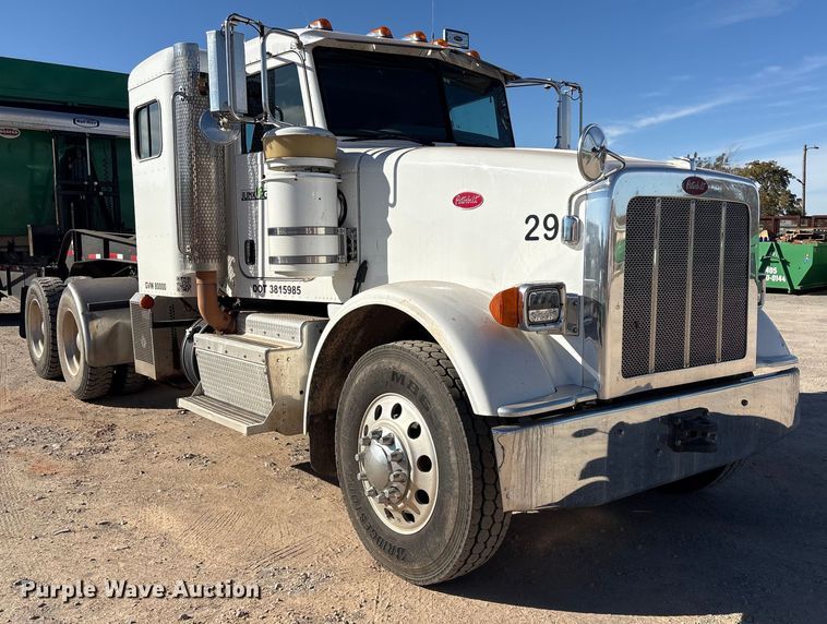 image for item ER1087 2013 Peterbilt 367 semi truck