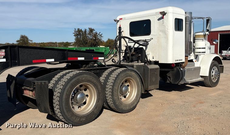 image for item ER1087 2013 Peterbilt 367 semi truck