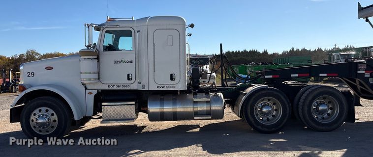 image for item ER1087 2013 Peterbilt 367 semi truck