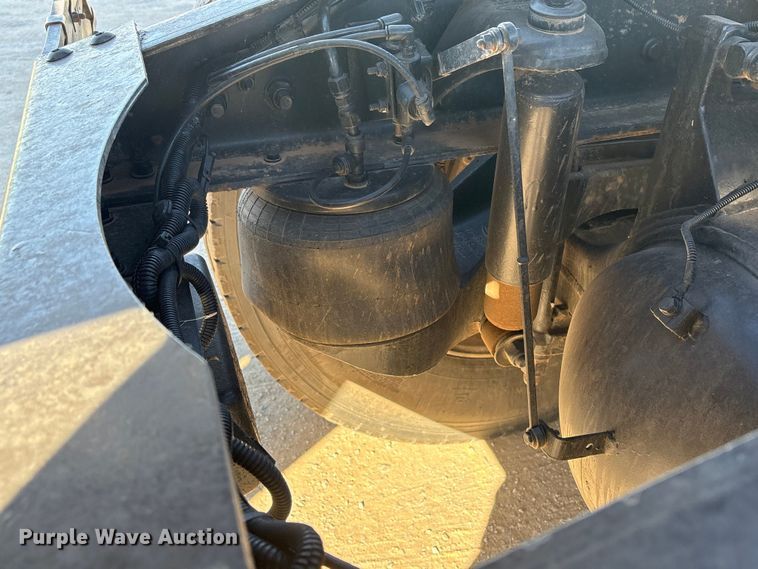 image for item ER1087 2013 Peterbilt 367 semi truck