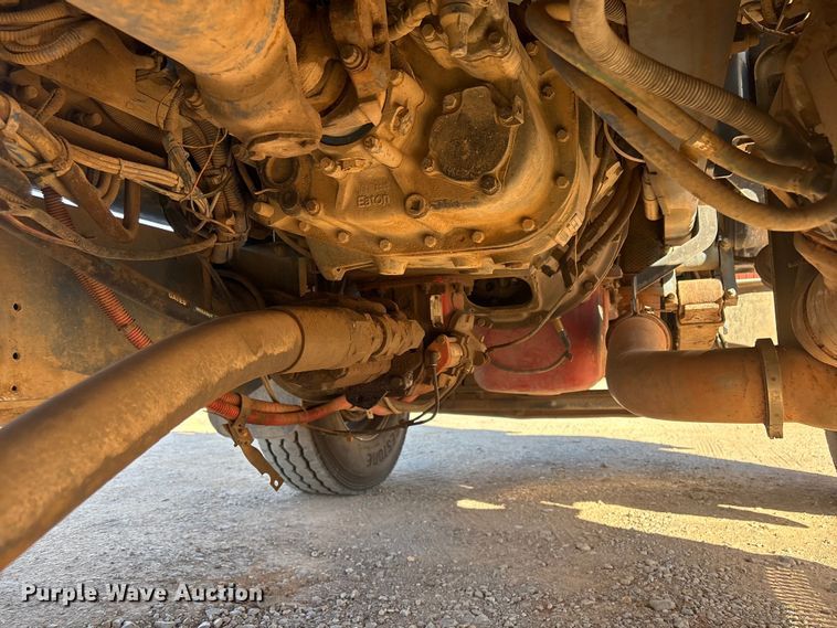 image for item ER1087 2013 Peterbilt 367 semi truck