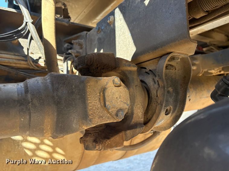 image for item ER1087 2013 Peterbilt 367 semi truck