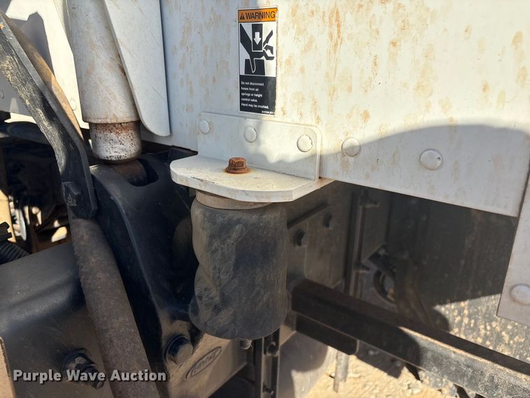 image for item ER1087 2013 Peterbilt 367 semi truck