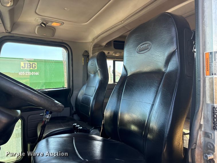 image for item ER1087 2013 Peterbilt 367 semi truck