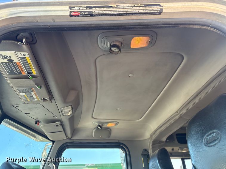 image for item ER1087 2013 Peterbilt 367 semi truck