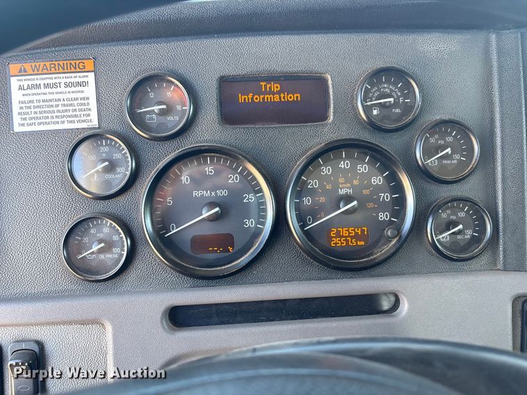 image for item ER1087 2013 Peterbilt 367 semi truck