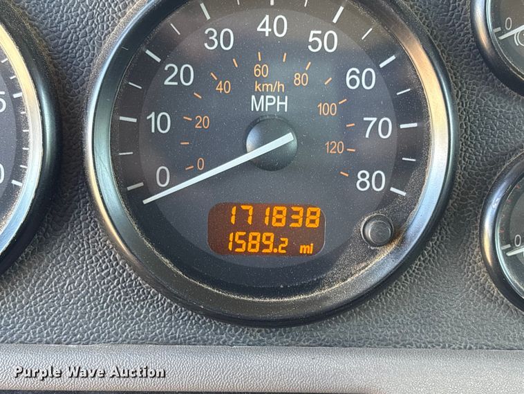 image for item ER1087 2013 Peterbilt 367 semi truck