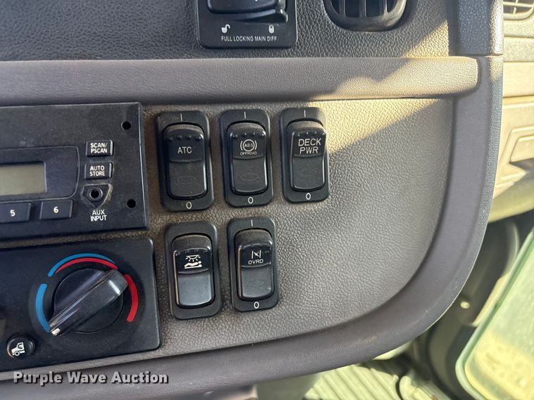 image for item ER1087 2013 Peterbilt 367 semi truck